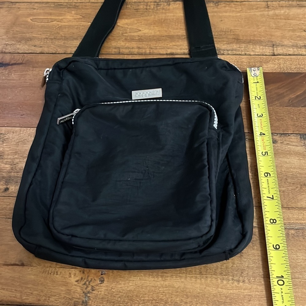 Baggallini black crossbody bag - Picture 3 of 6